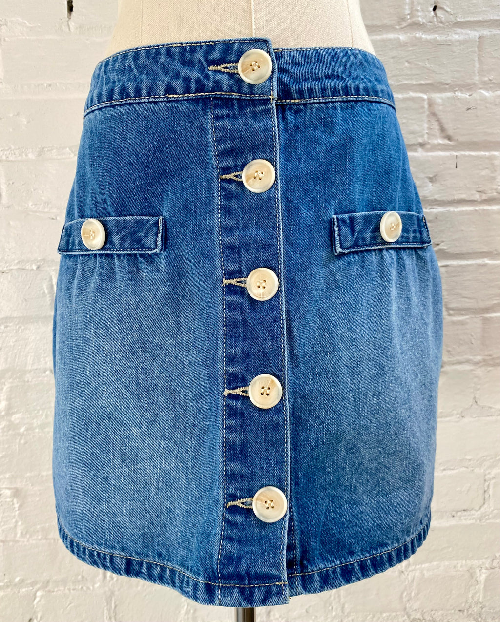 Denim Button-Front Mini Skirt – Showroom56