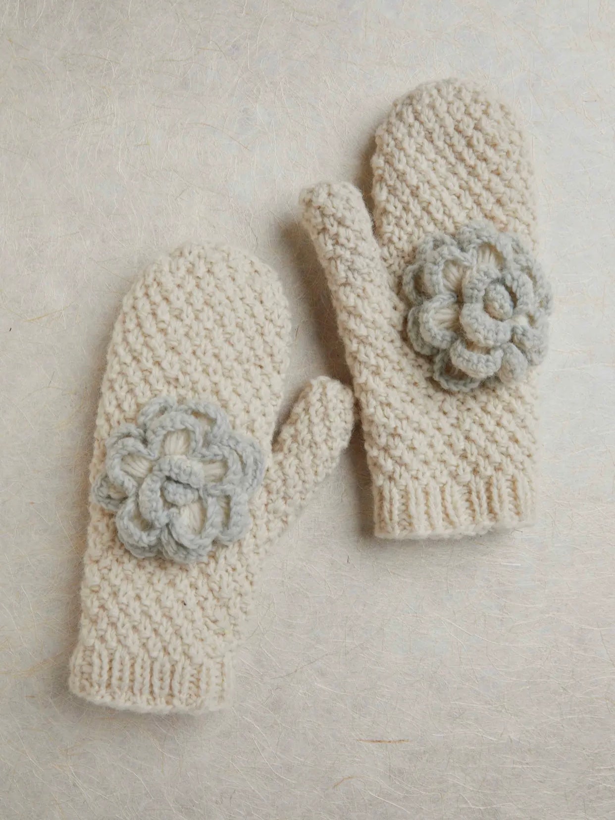 Chantilly Mittens