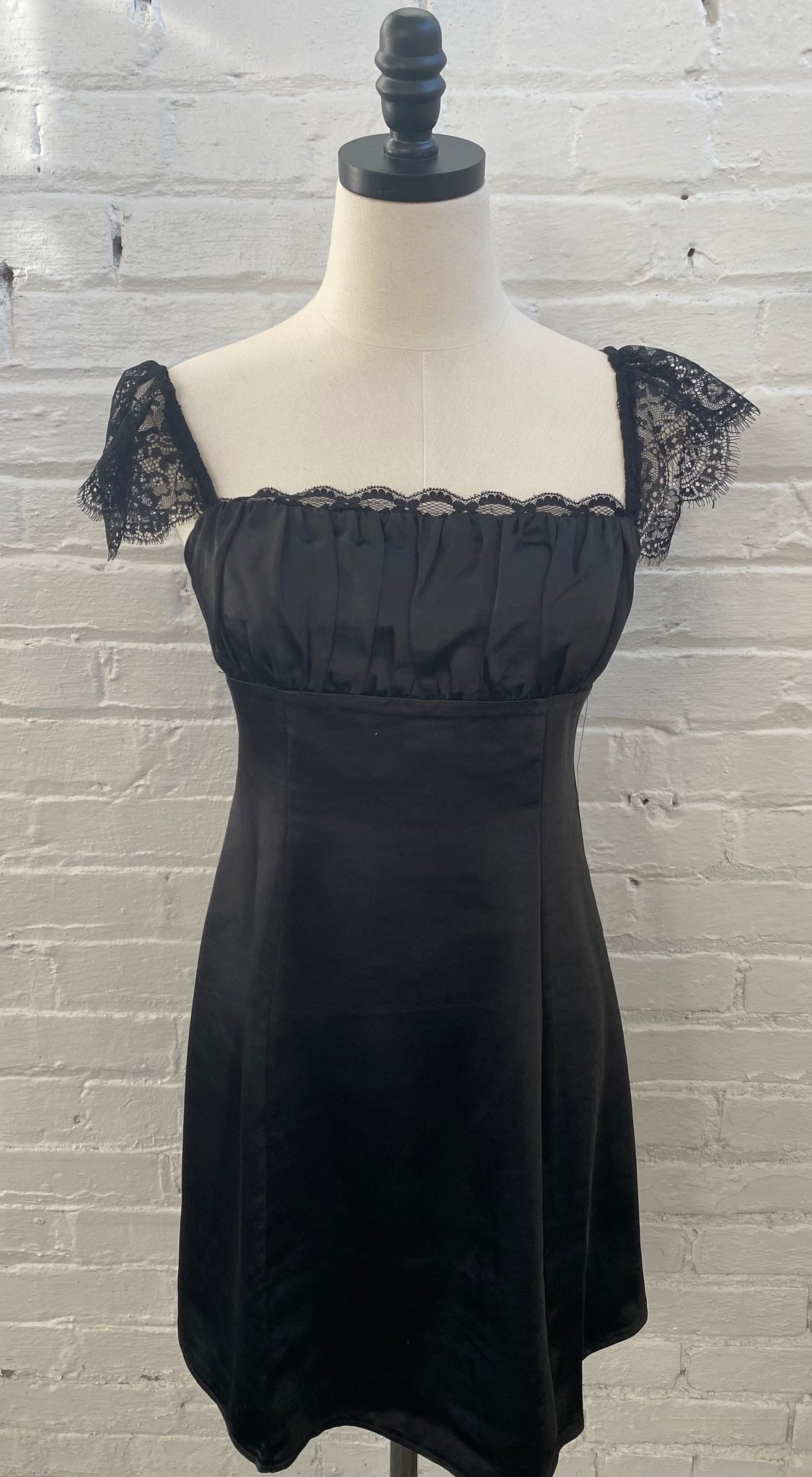 Satin and Lace Detailed Sleeve LBD